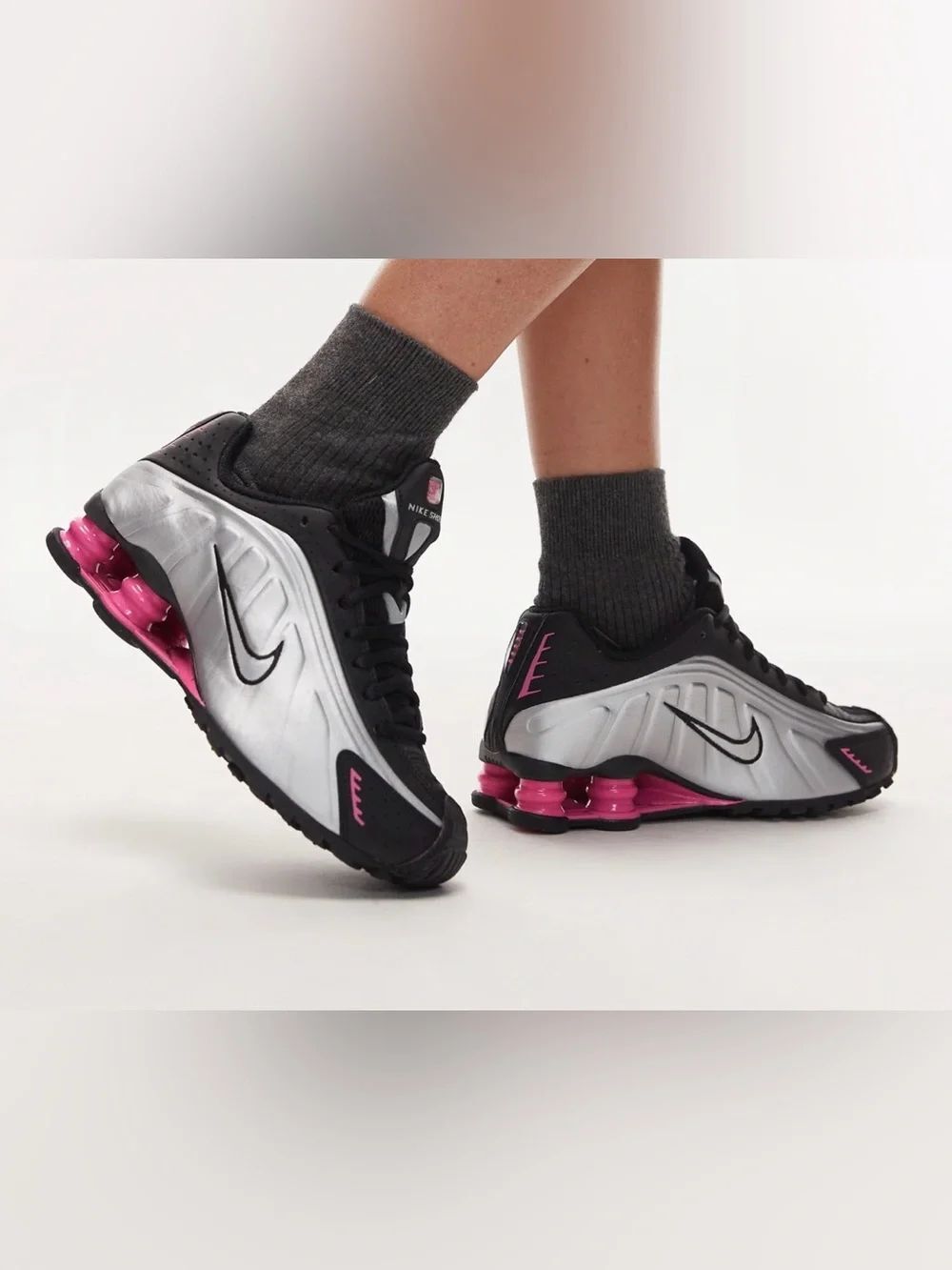 Nike Shox R4 sneakers in pink and metallic silver 8.5